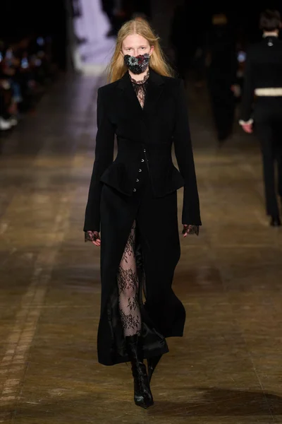 Look 5